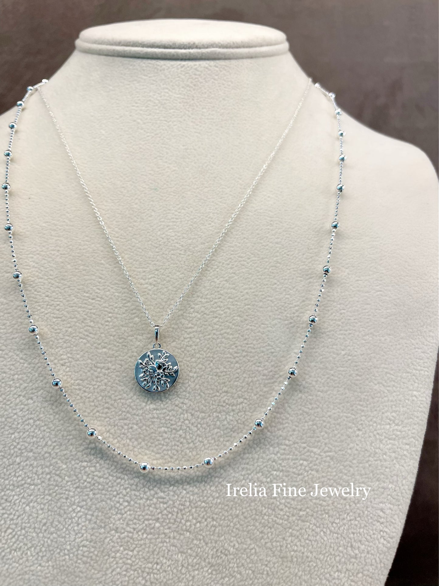 14k White Gold Floral Disc Pendant, with 14k Gold Chain