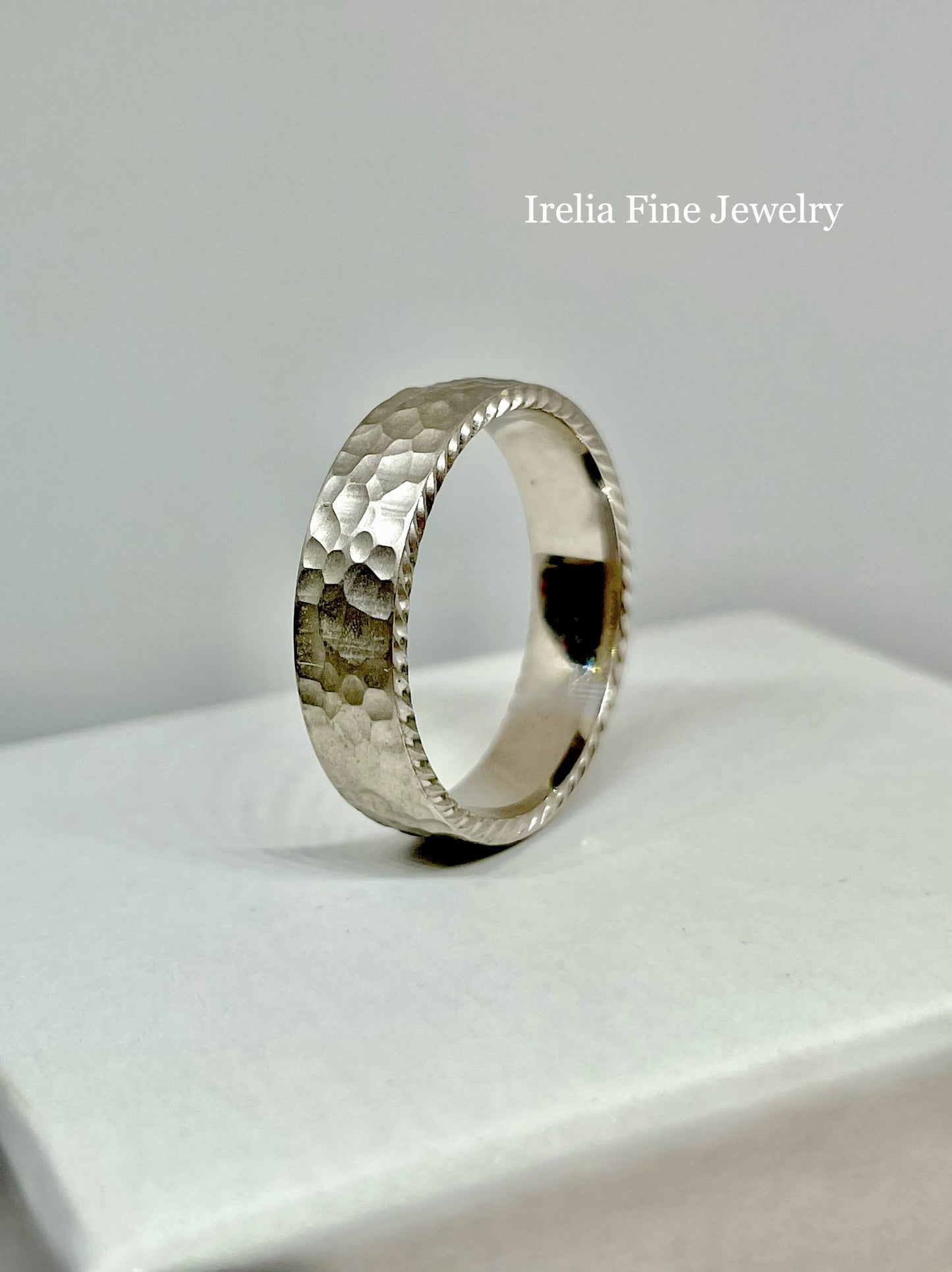 14k White Gold 6mm Hammered textured center band