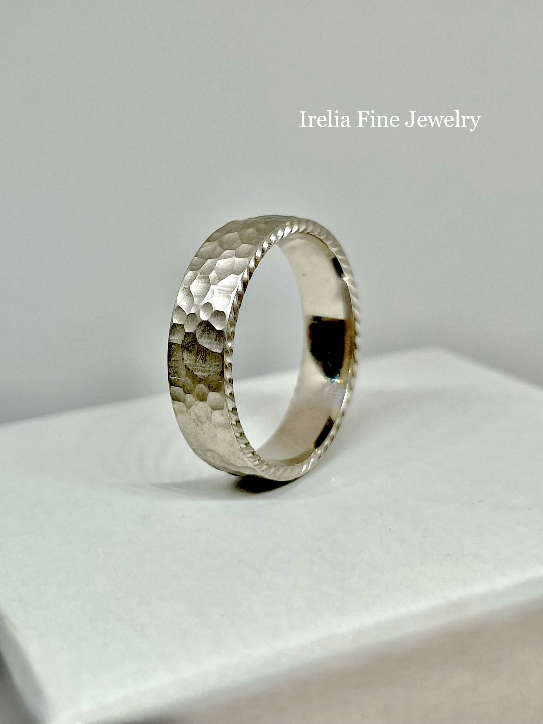 14k White Gold 6mm Hammered textured center band