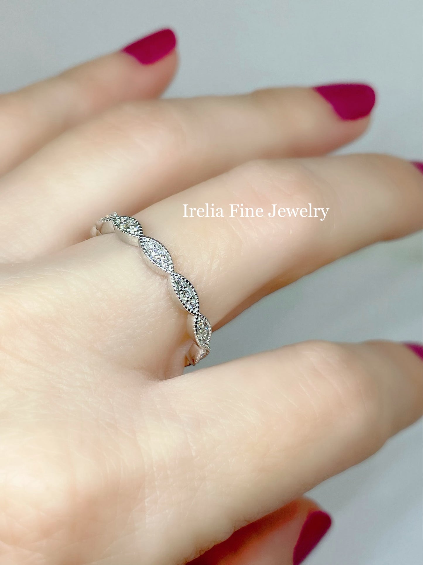 14k White Gold 1/5 CTW Scallop Natural Diamond  Stackable Ring