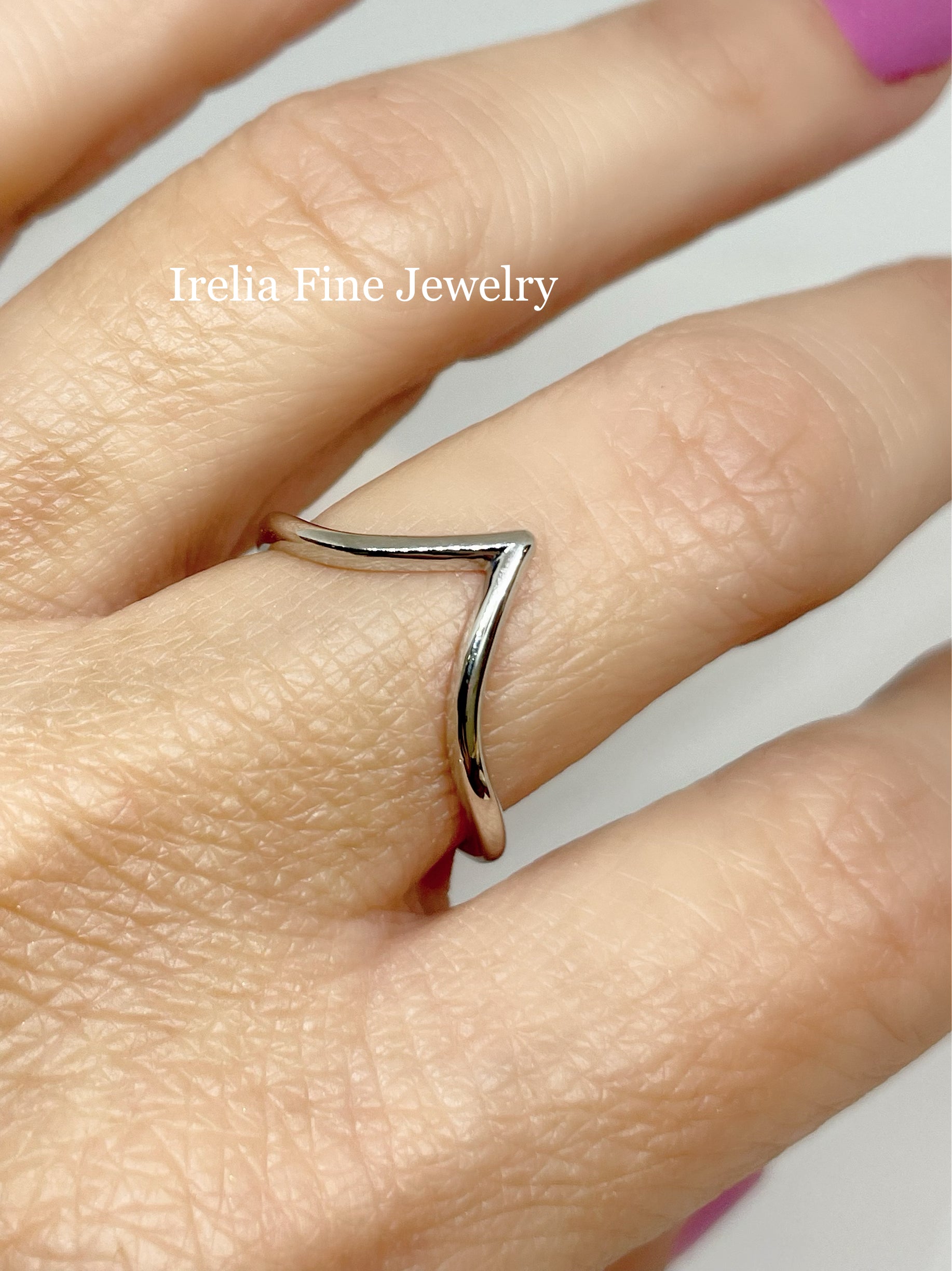 14K Gold V Shape