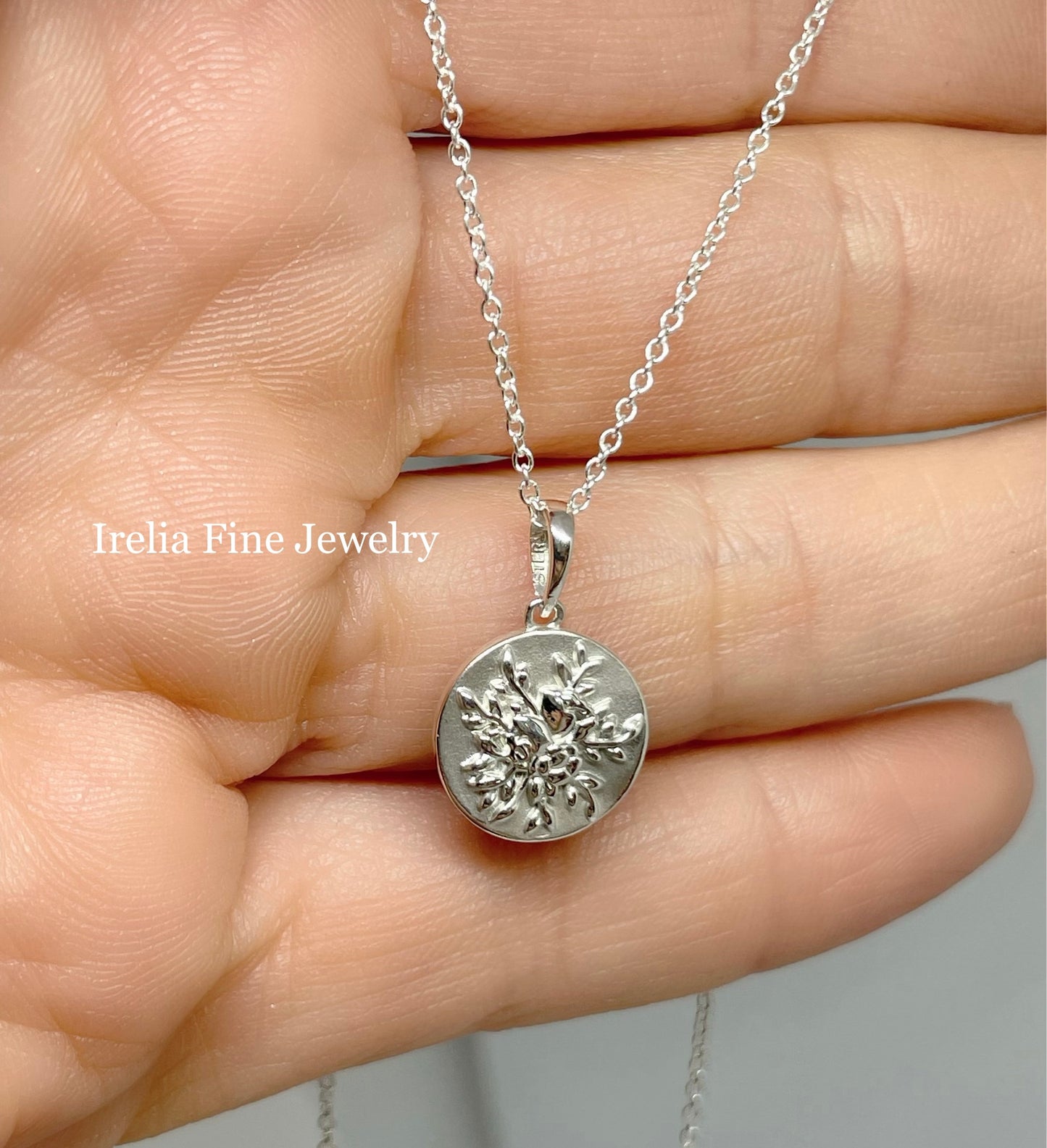 14k White Gold Floral Disc Pendant, with 14k Gold Chain