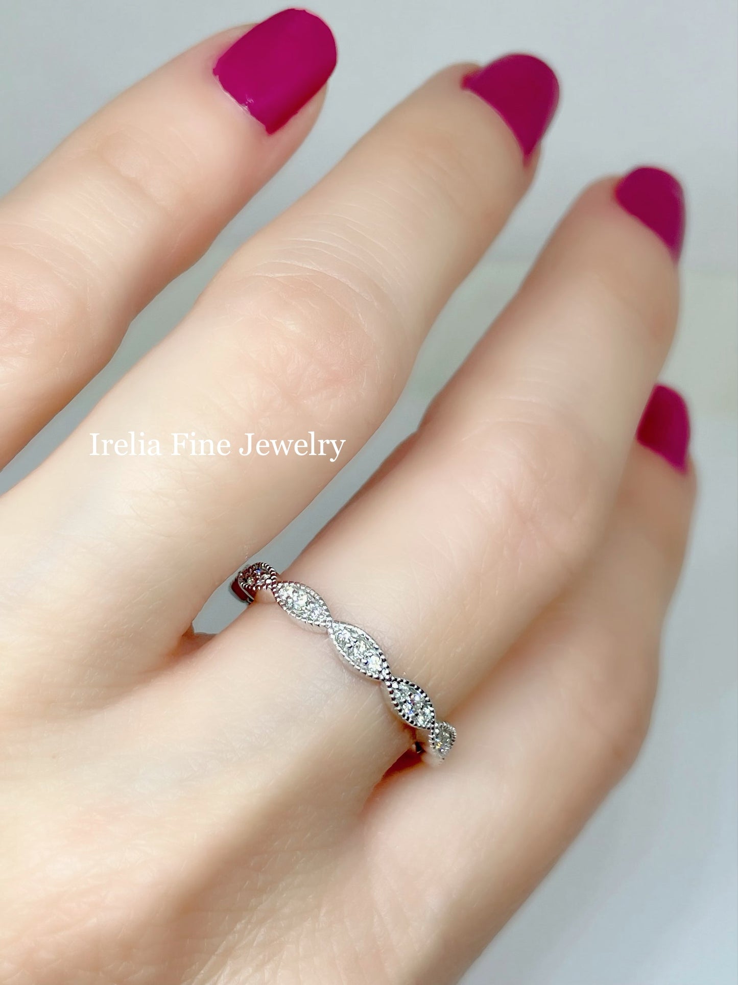 14k White Gold 1/5 CTW Scallop Natural Diamond  Stackable Ring