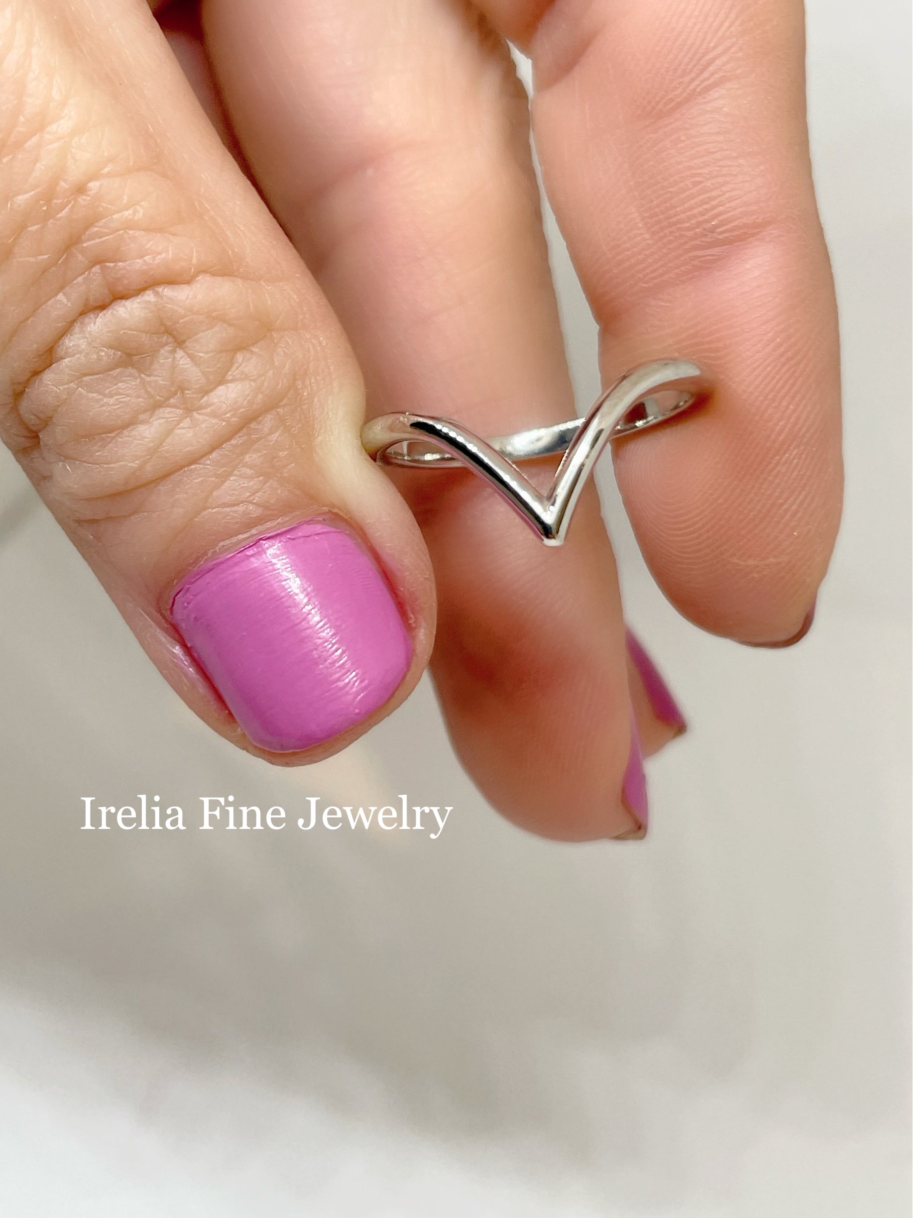 14K Gold V Shape