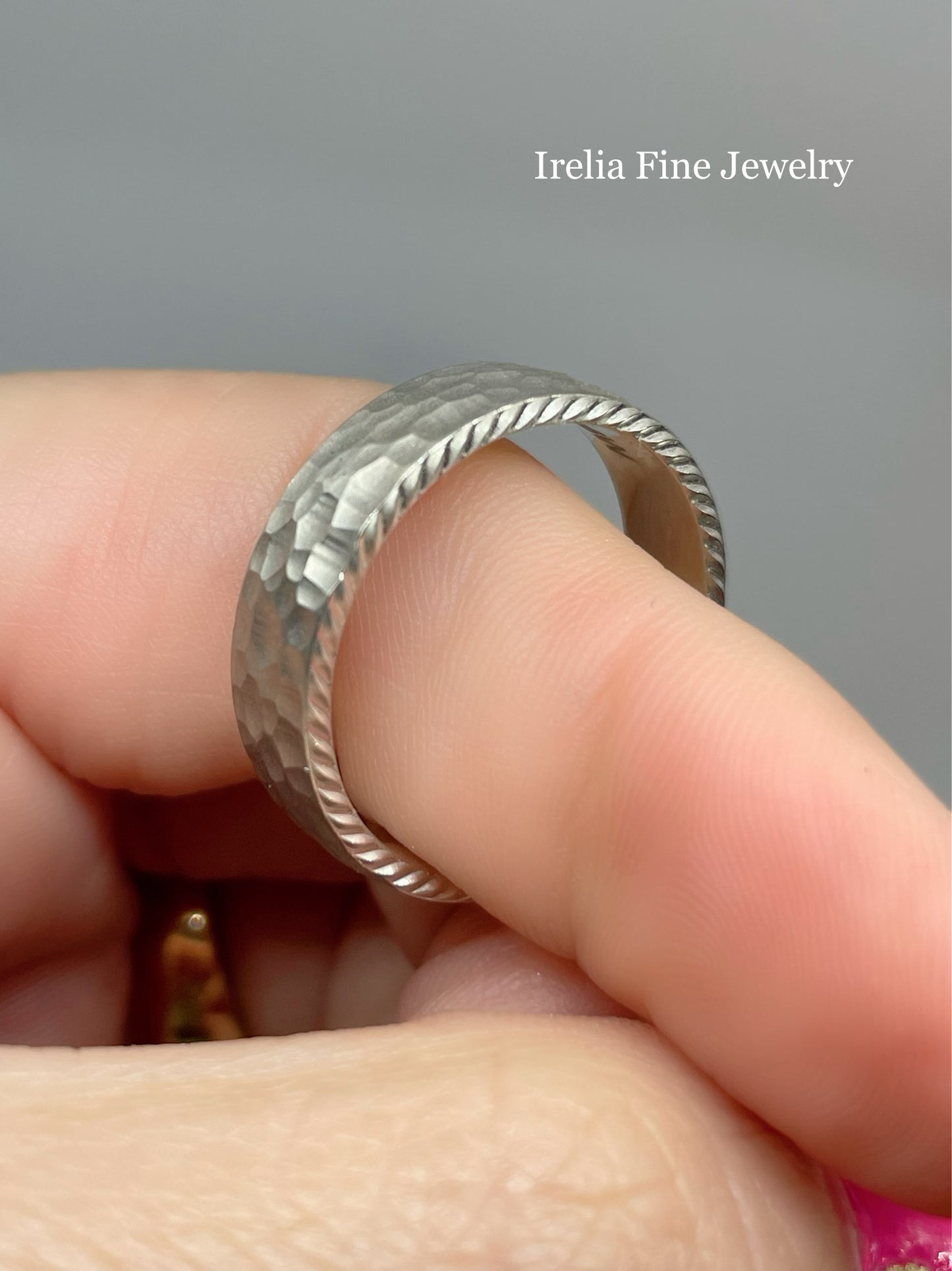 14k White Gold 6mm Hammered textured center band